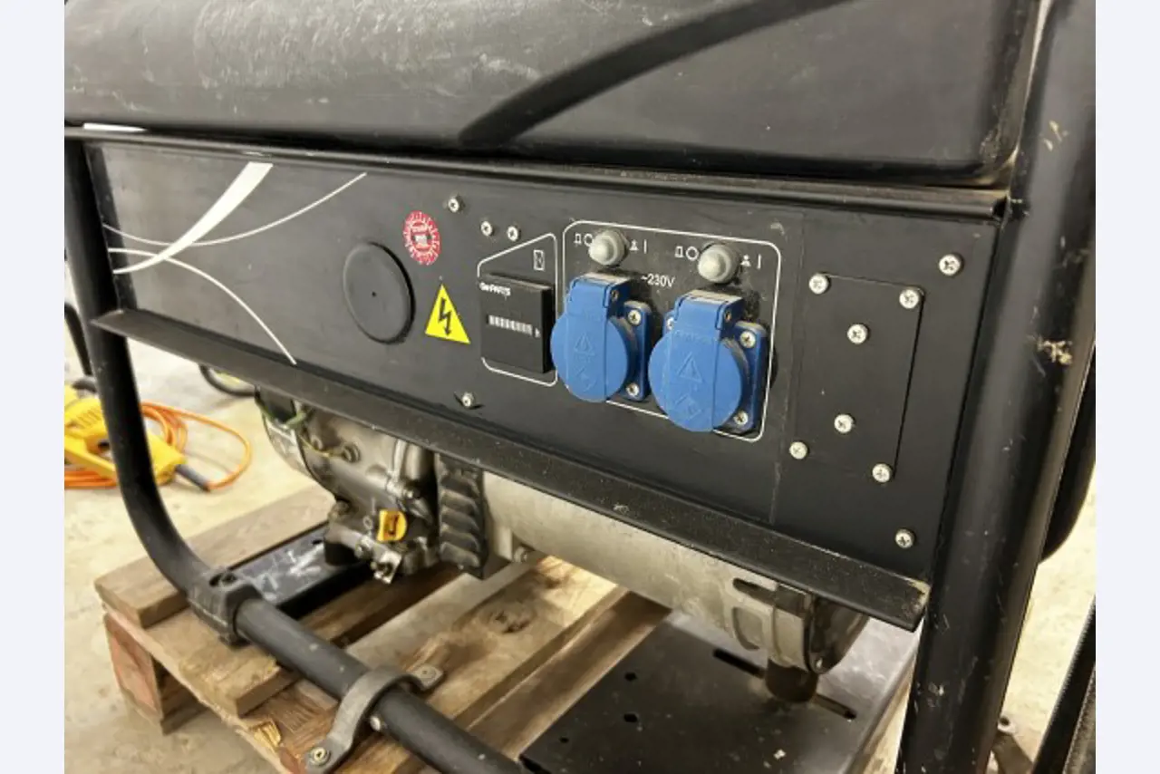 Working ship (direction finding boat) "Deepenschriewer IV" <br>and living barge "WS 3"-5