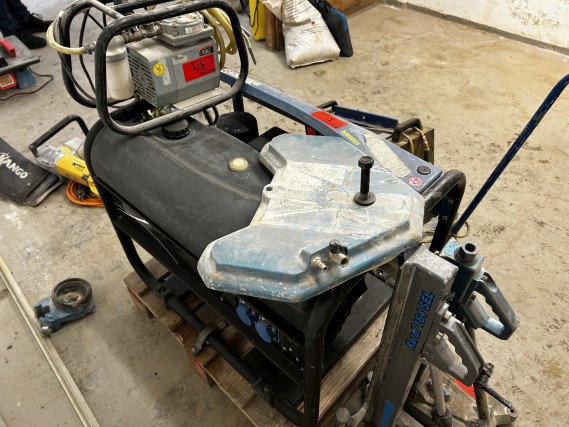 Working ship (direction finding boat) "Deepenschriewer IV" <br>and living barge "WS 3"-6