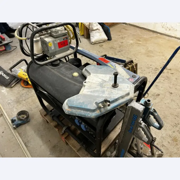 Working ship (direction finding boat) "Deepenschriewer IV" <br>and living barge "WS 3"-6