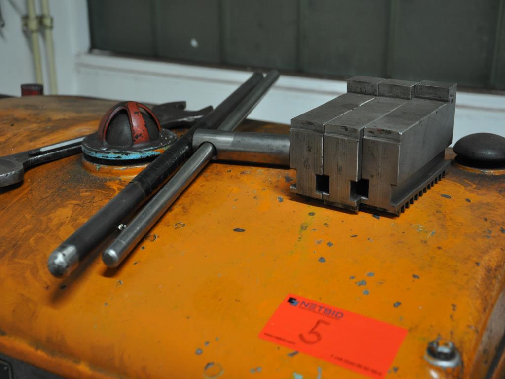 Dobrze utrzymane maszyny do obróbki drewna, systemy odciągowe i narzędzia ręczne w warsztacie/porcie drzewnym-8