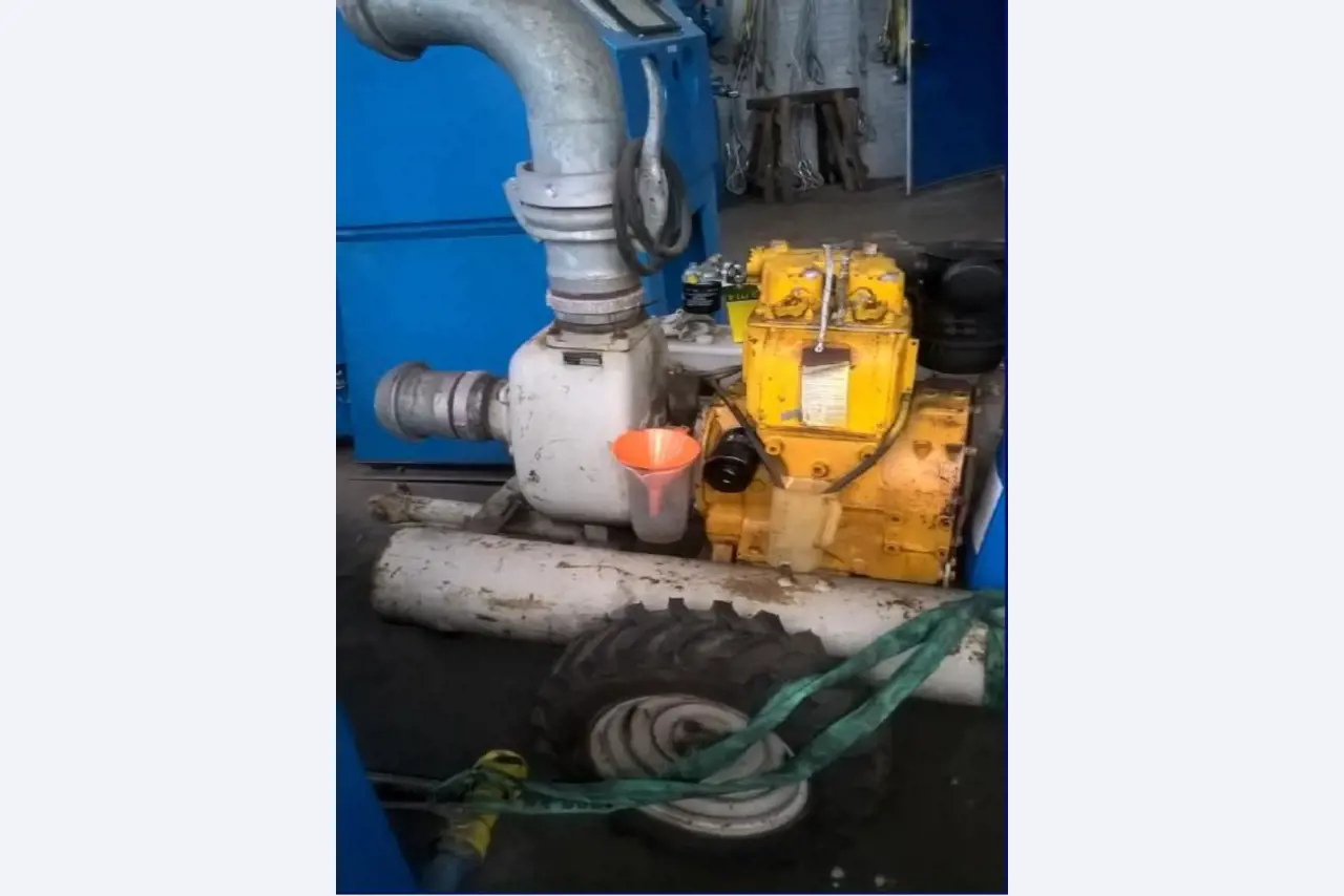 Hafenfahrzeuge/ Pontons-28