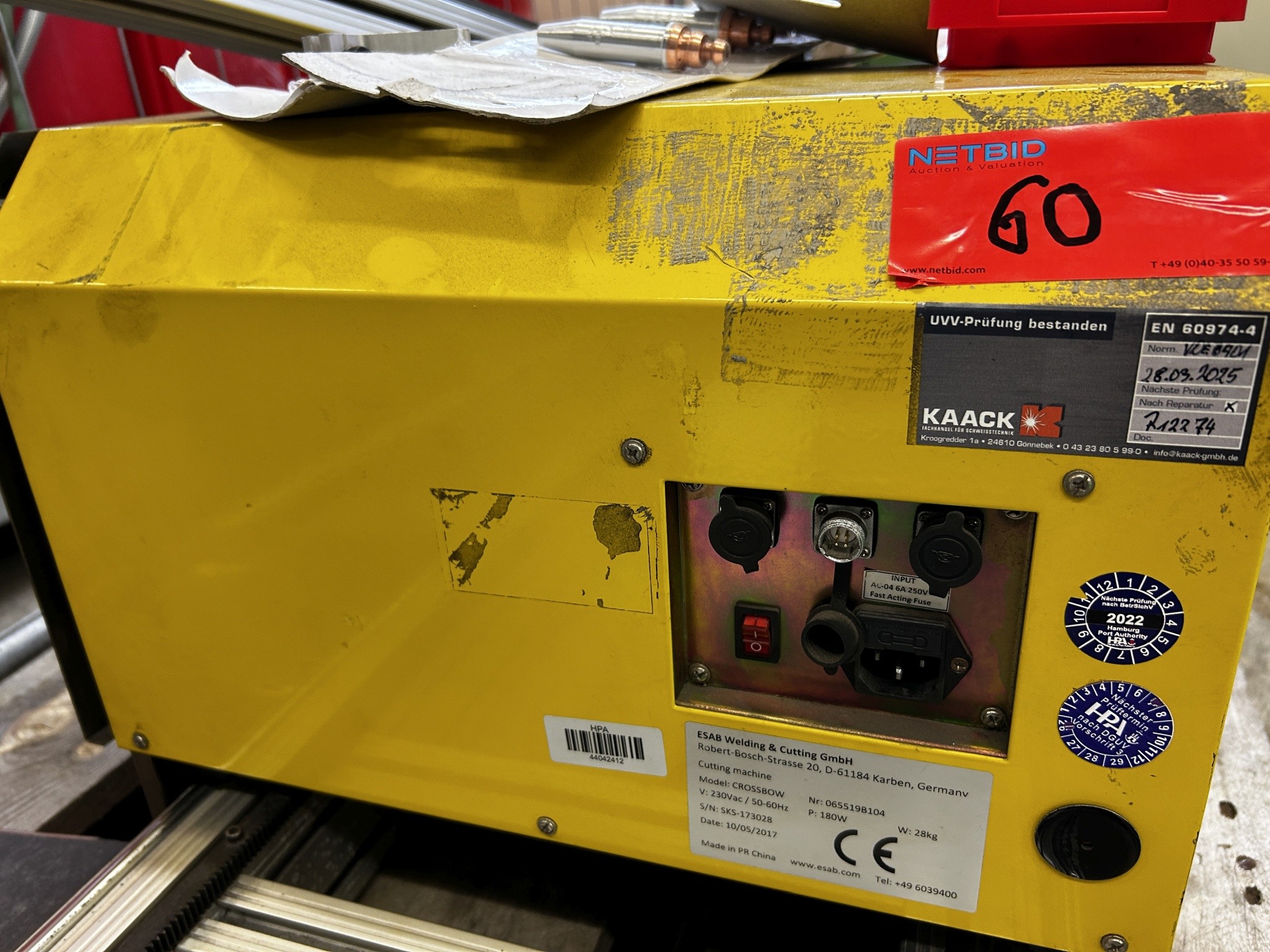 équipement technique soigné provenant de l'environnement portuaire-2