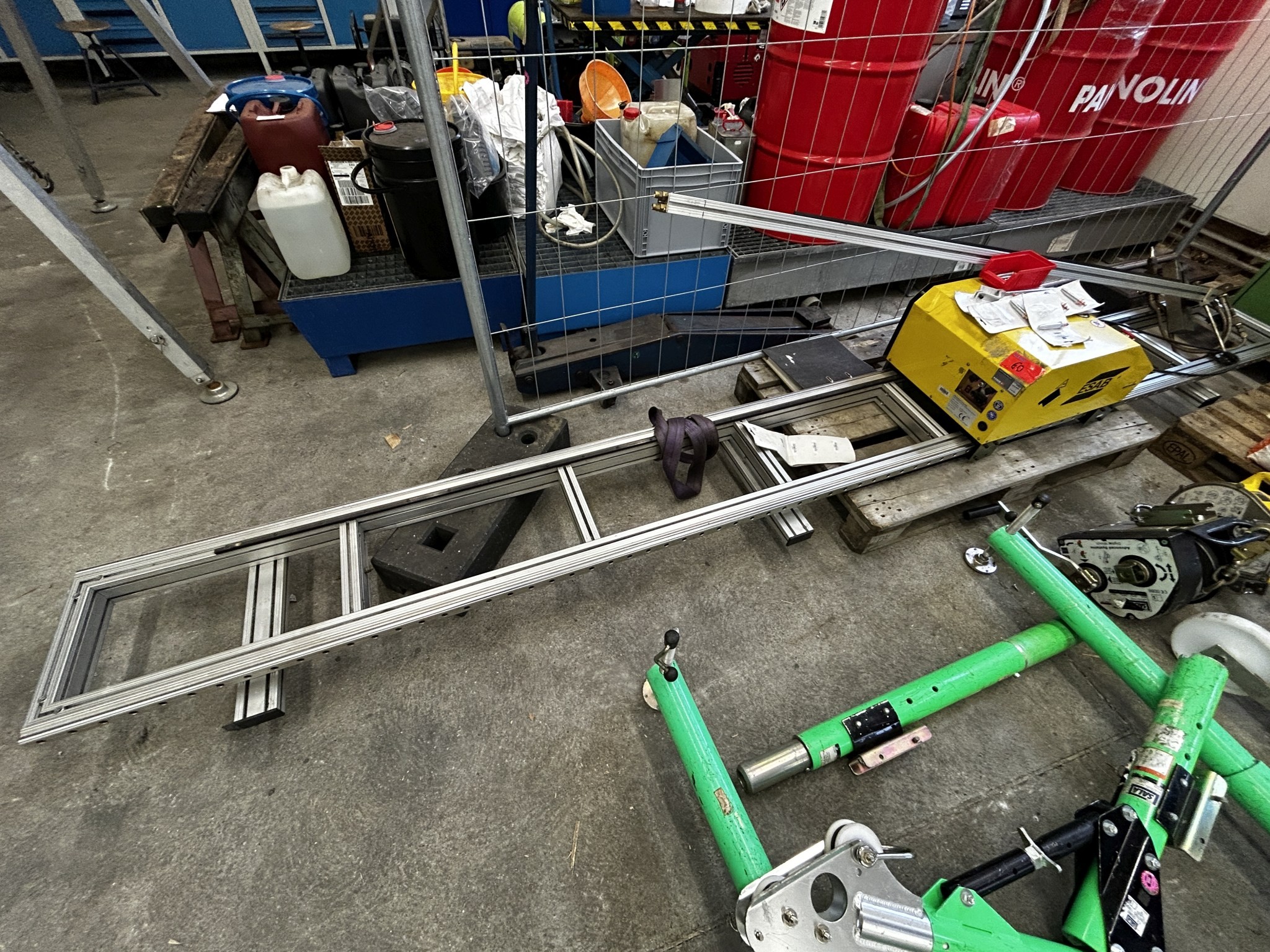 équipement technique soigné provenant de l'environnement portuaire-7