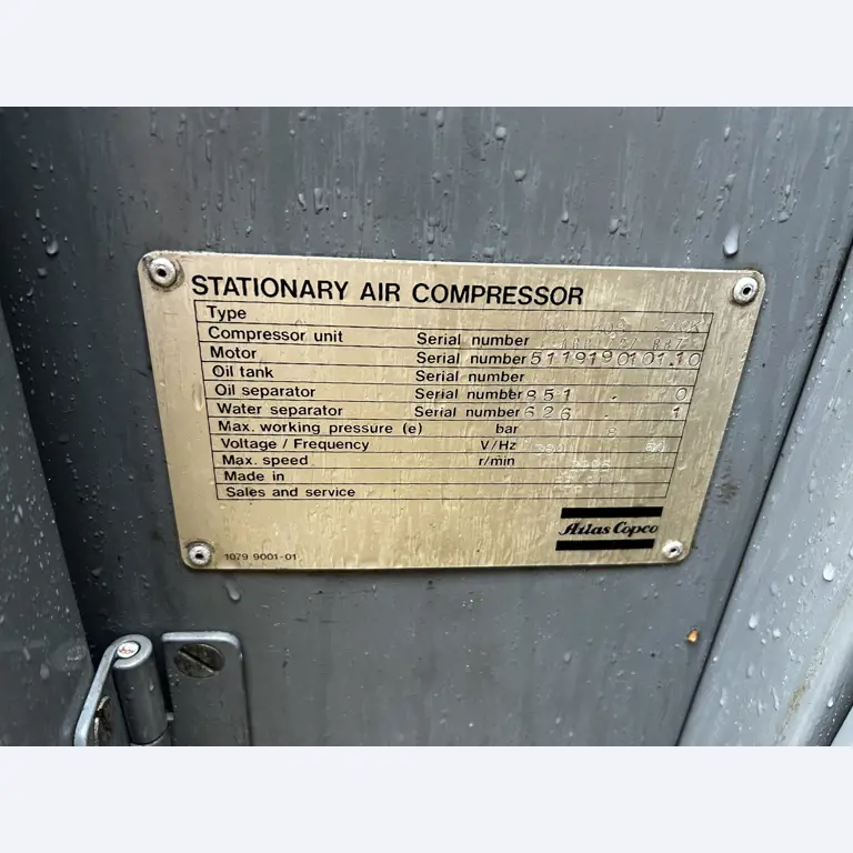 equipos técnicos bien mantenidos de la zona portuaria-5