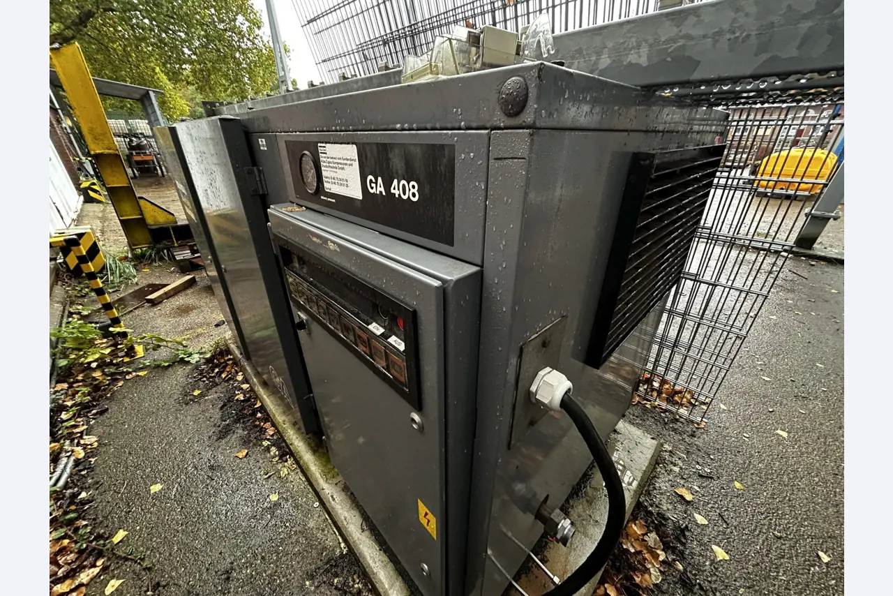 equipos técnicos bien mantenidos de la zona portuaria-8