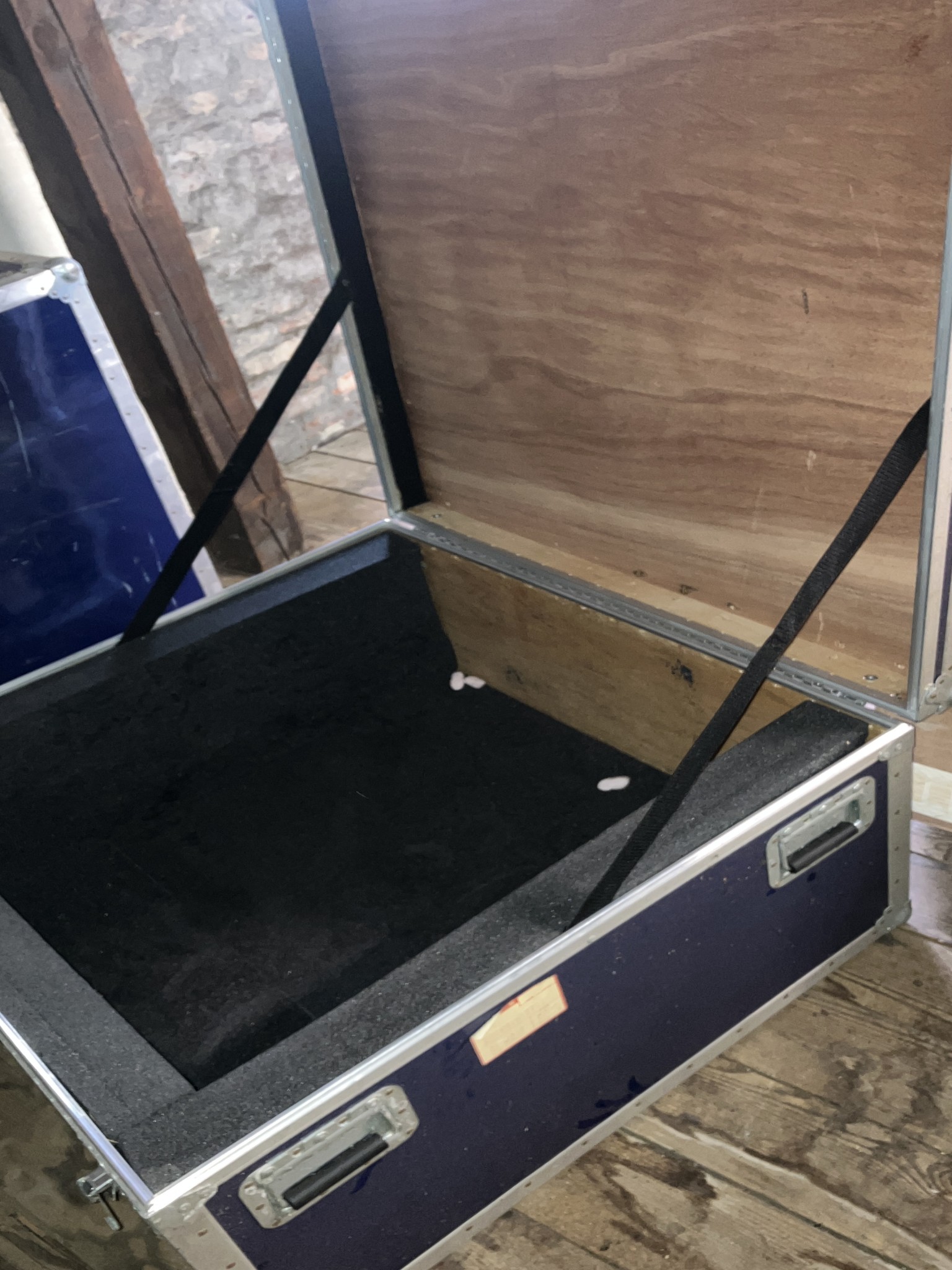 dobrze utrzymany sprzęt techniczny z obszaru portu-5