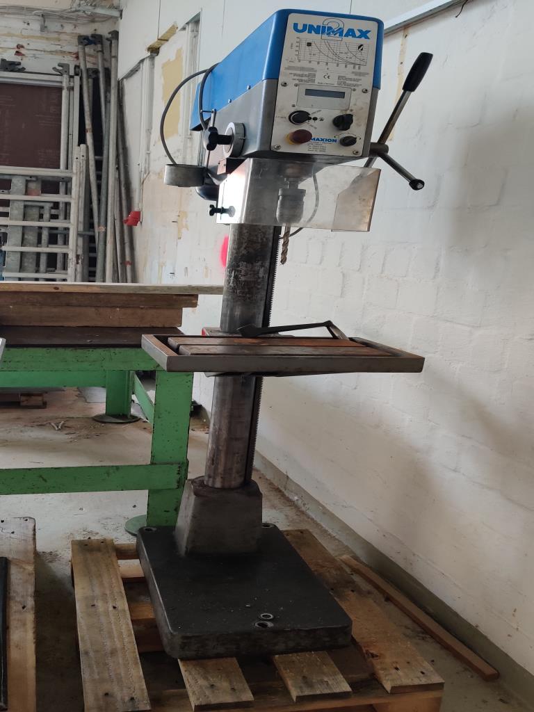 Equipos de taller y fontanería de la zona portuaria-1