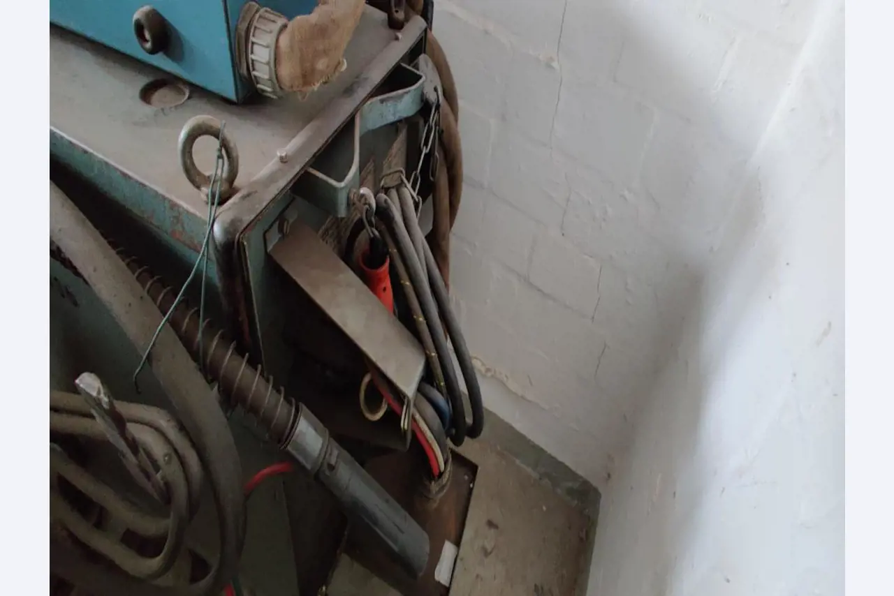 Werkplaats/benodigdheden voor loodgieterswerk uit het havengebied-7