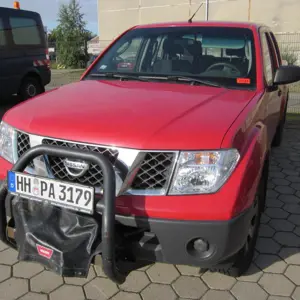 Ciężarówka z otwartą skrzynią / pickup / 4x 4 / Doka / wciągarka linowa Nissan Navara D40