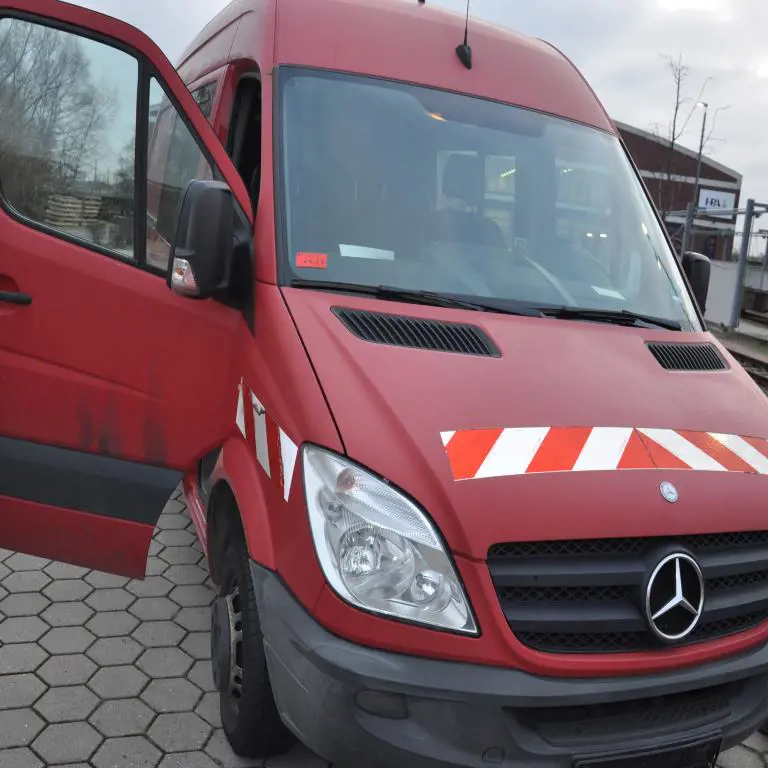 Camion caisse fermée - anciennement HH-PA 3184 ; Mercedes Benz 906 KA 50