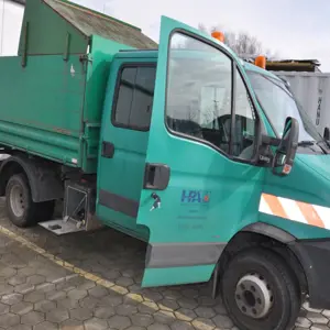 Dawny numer rejestracyjny: HH-PA 3127; wywrotka ciężarowa z otwartą skrzynią Doka Iveco C65C