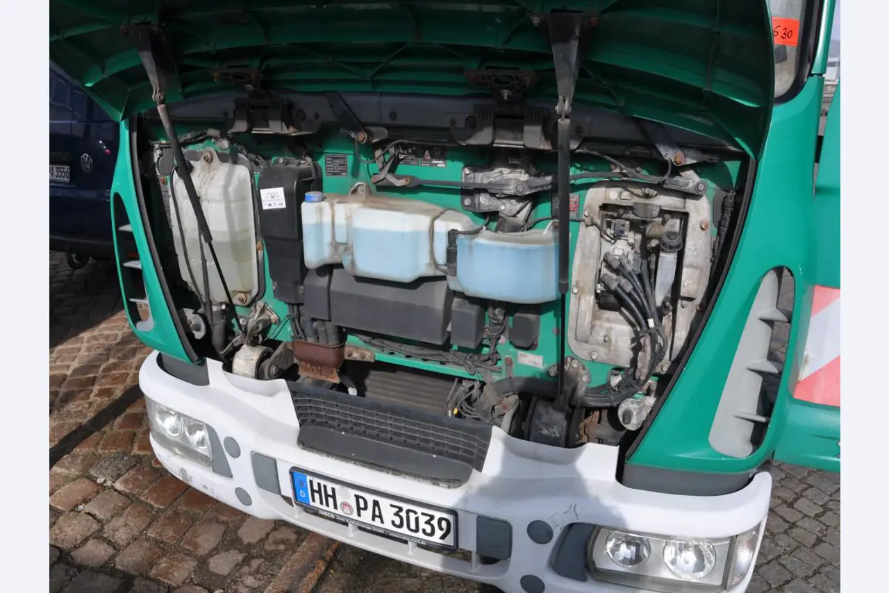 diverse schwimmende Arbeitsgeräte-16