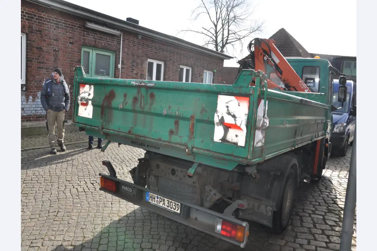 diverse schwimmende Arbeitsgeräte-3