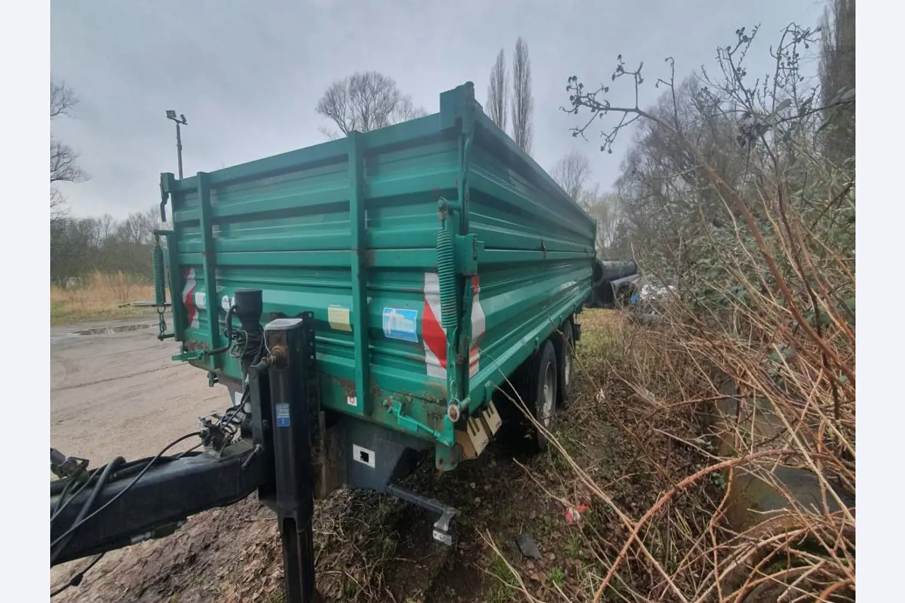 diverse schwimmende Arbeitsgeräte-1