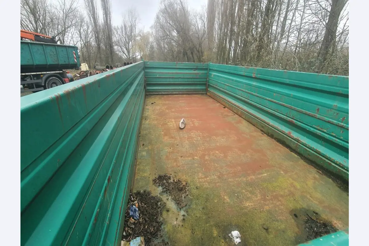 diverse schwimmende Arbeitsgeräte-3