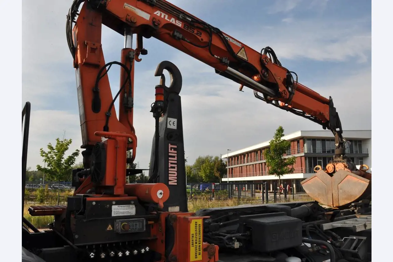 diverse schwimmende Arbeitsgeräte-11