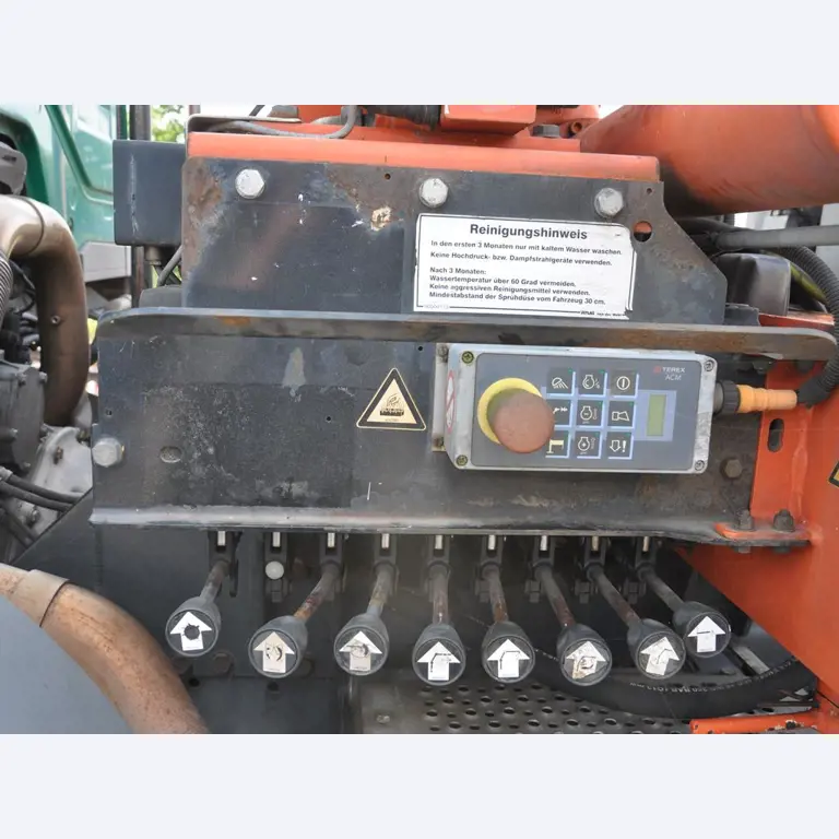 diverse schwimmende Arbeitsgeräte-12