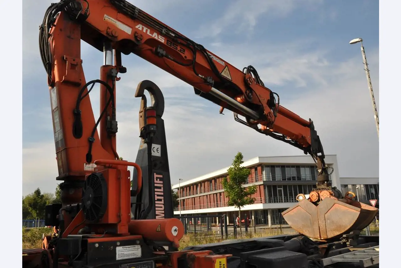 diverse schwimmende Arbeitsgeräte-15