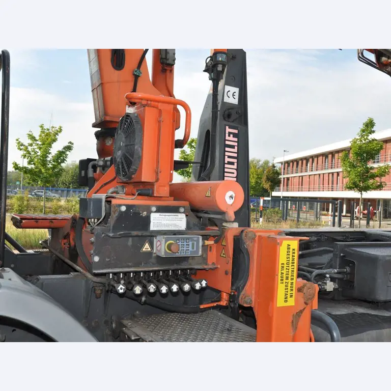 diverse schwimmende Arbeitsgeräte-16