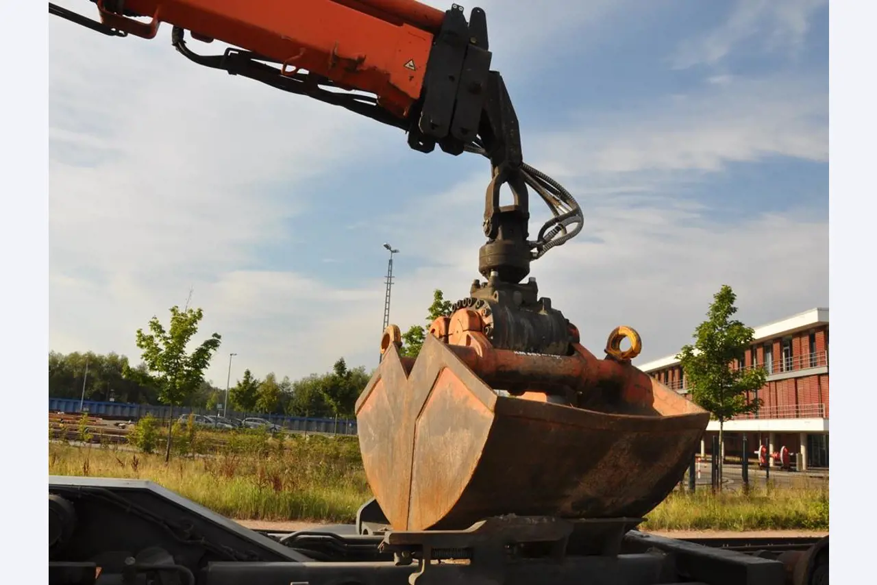 diverse schwimmende Arbeitsgeräte-17