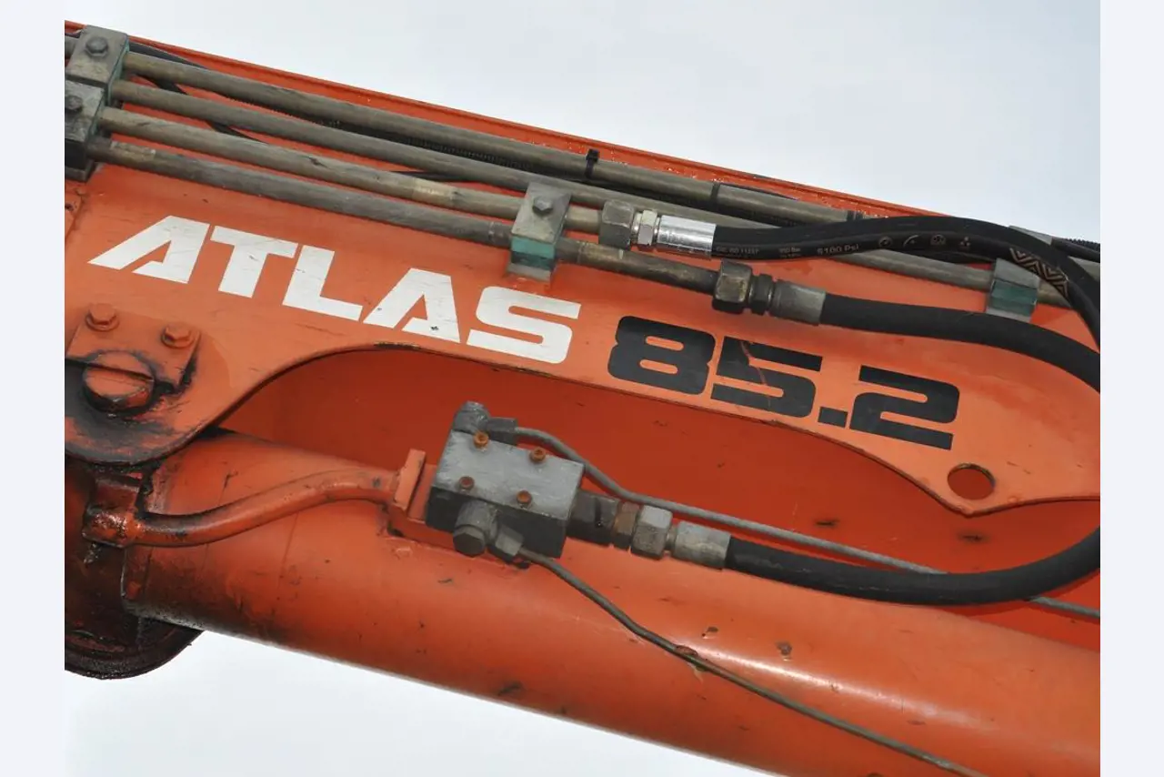 diverse schwimmende Arbeitsgeräte-18