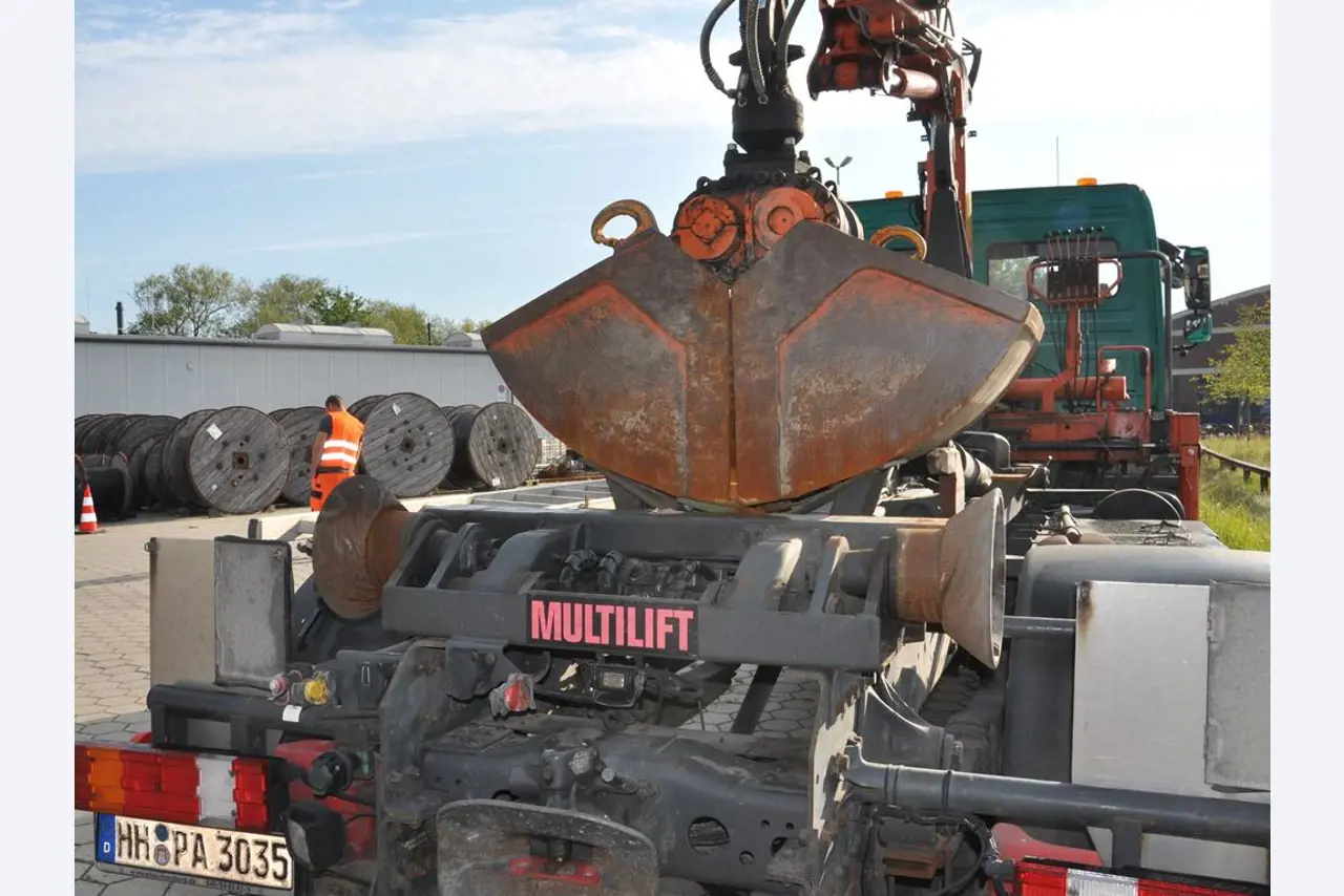 diverse schwimmende Arbeitsgeräte-19