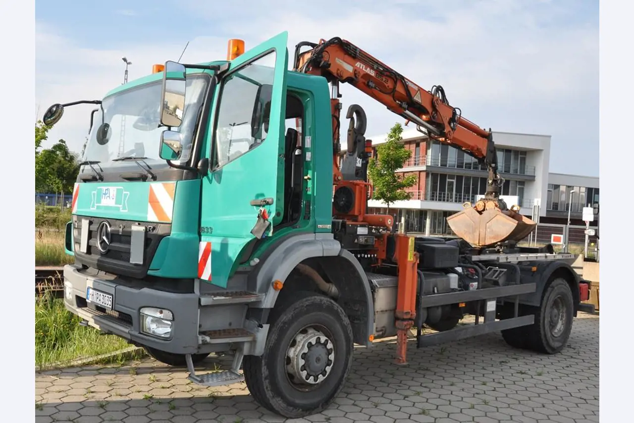 diverse schwimmende Arbeitsgeräte-1