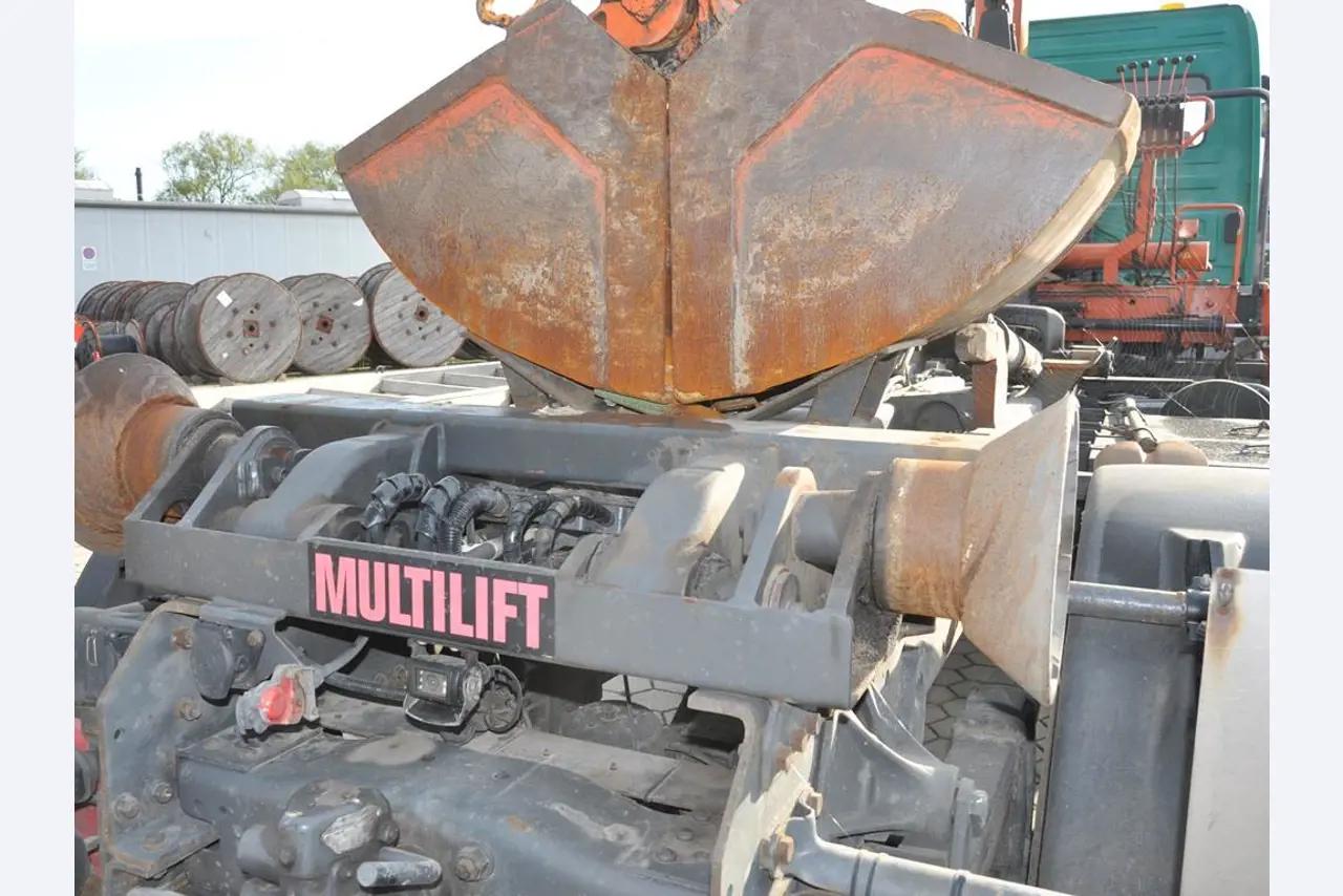 diverse schwimmende Arbeitsgeräte-20