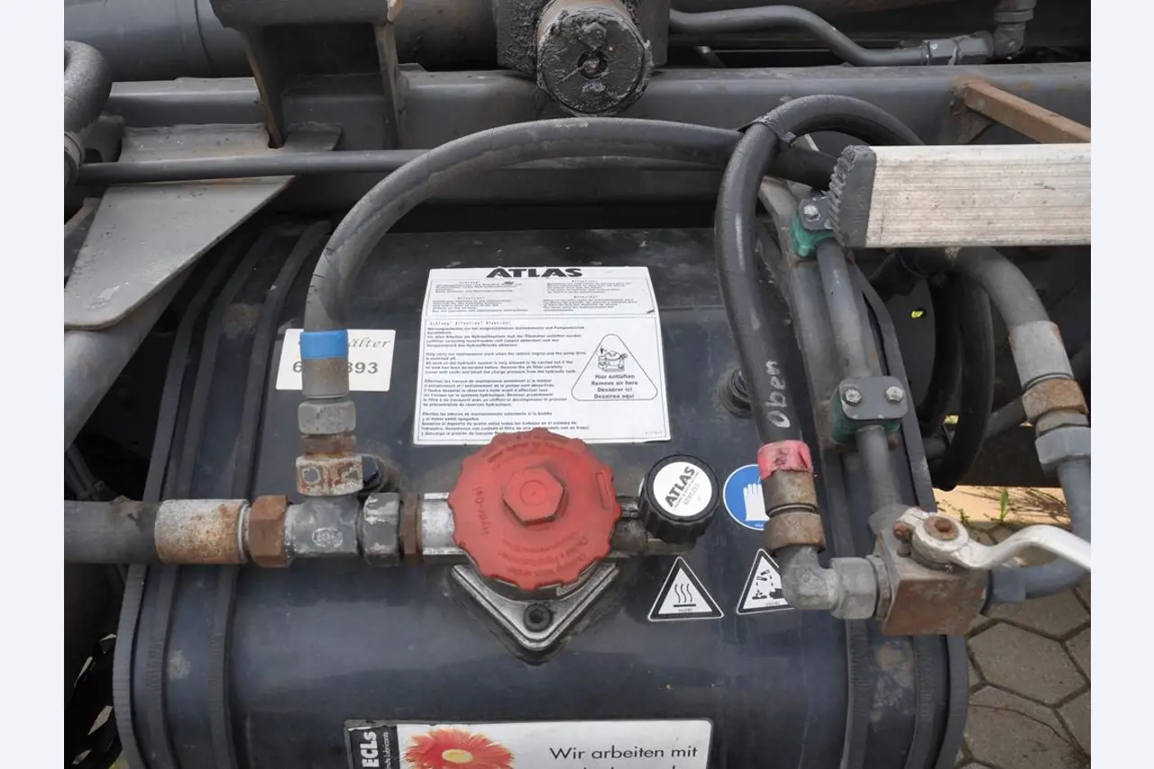 diverse schwimmende Arbeitsgeräte-21