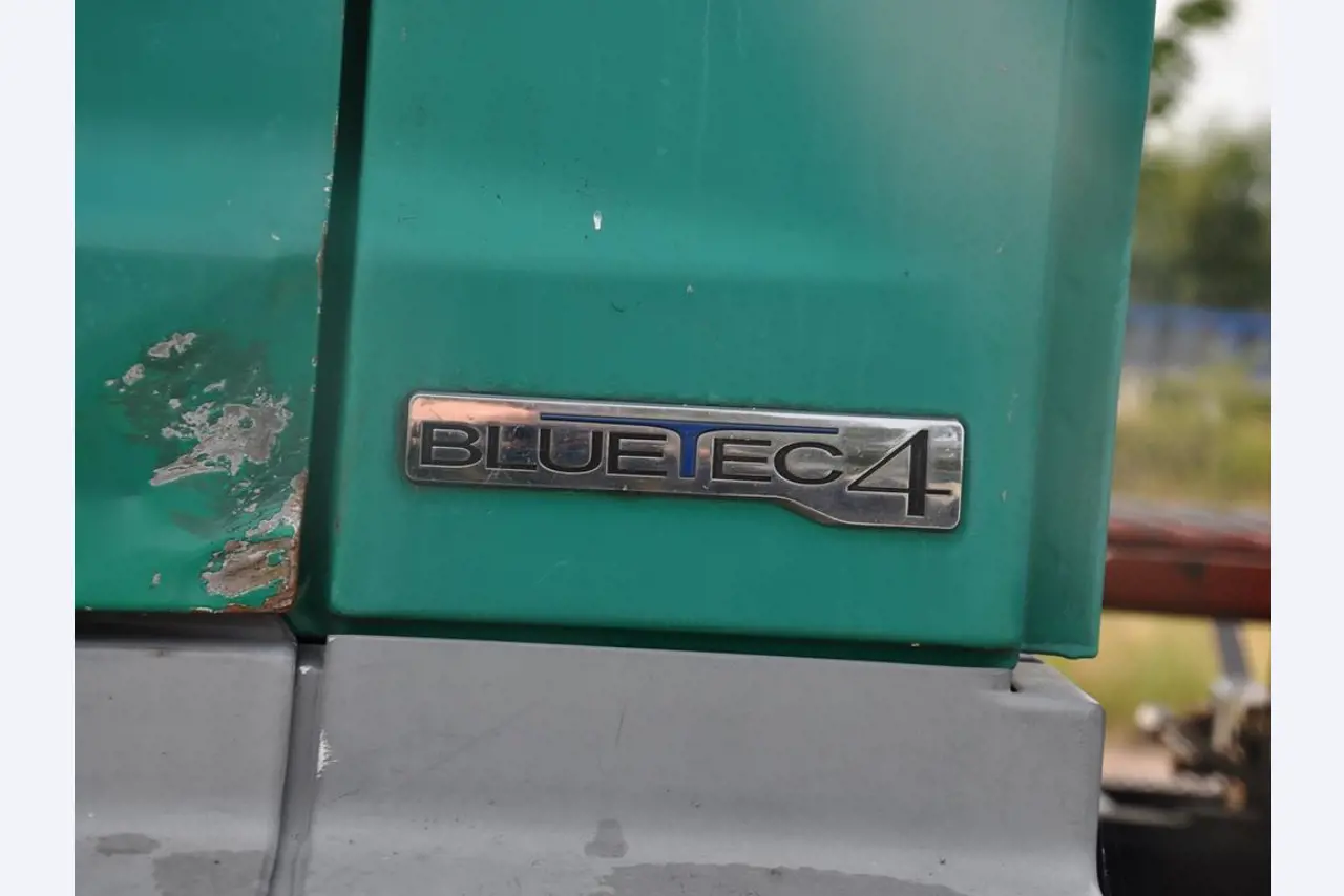 diverse schwimmende Arbeitsgeräte-22