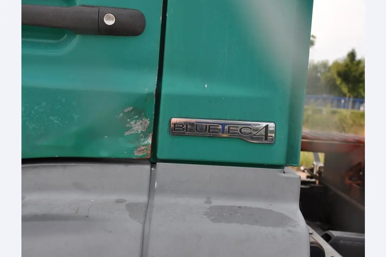 diverse schwimmende Arbeitsgeräte-24