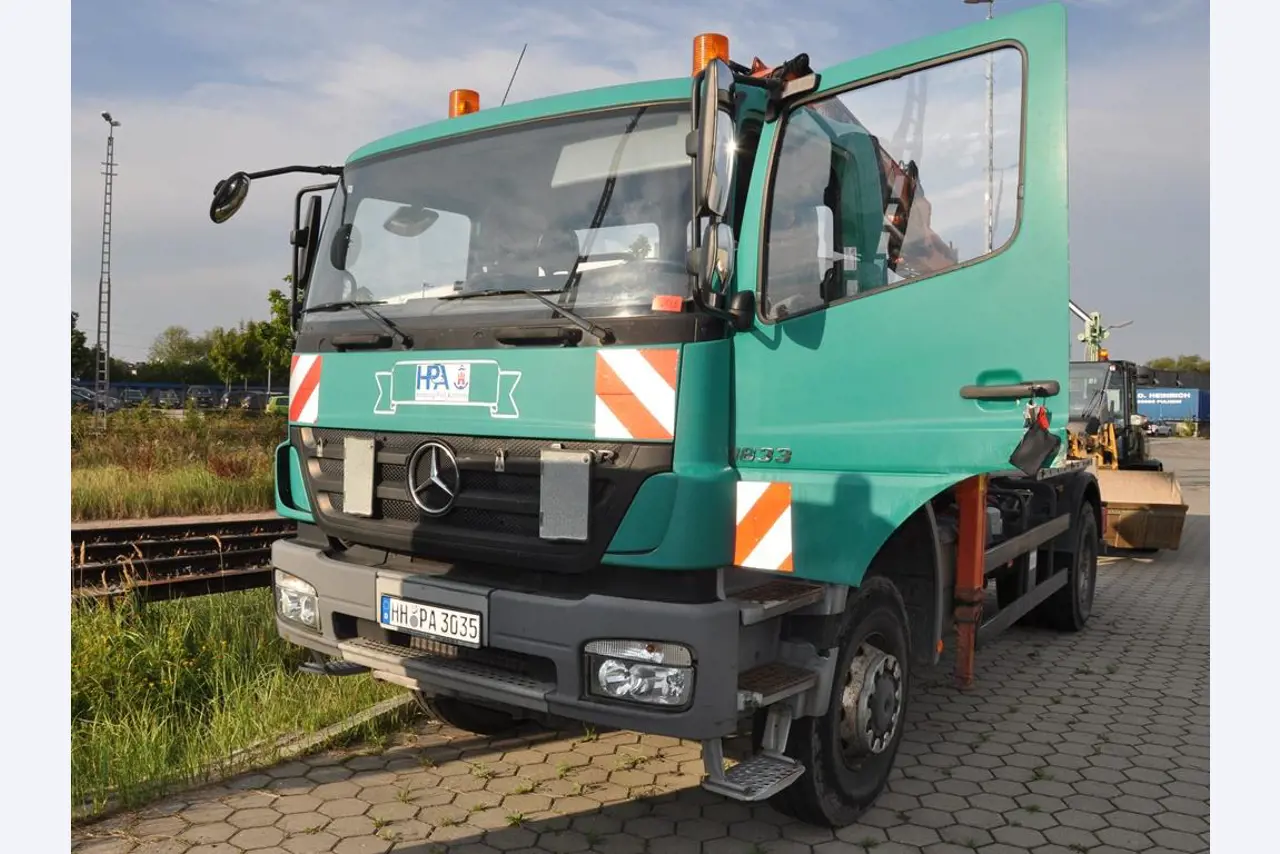 diverse schwimmende Arbeitsgeräte-2