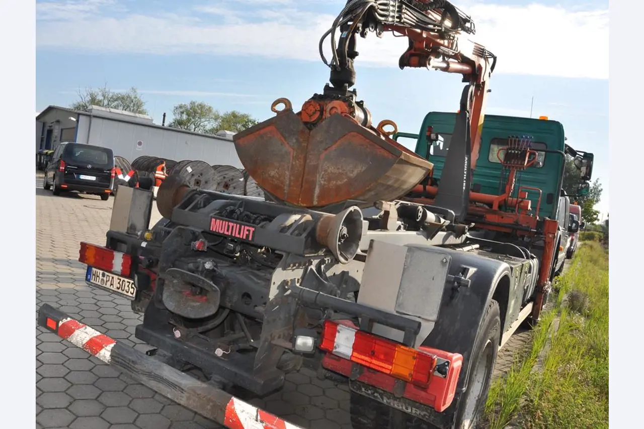 diverse schwimmende Arbeitsgeräte-4