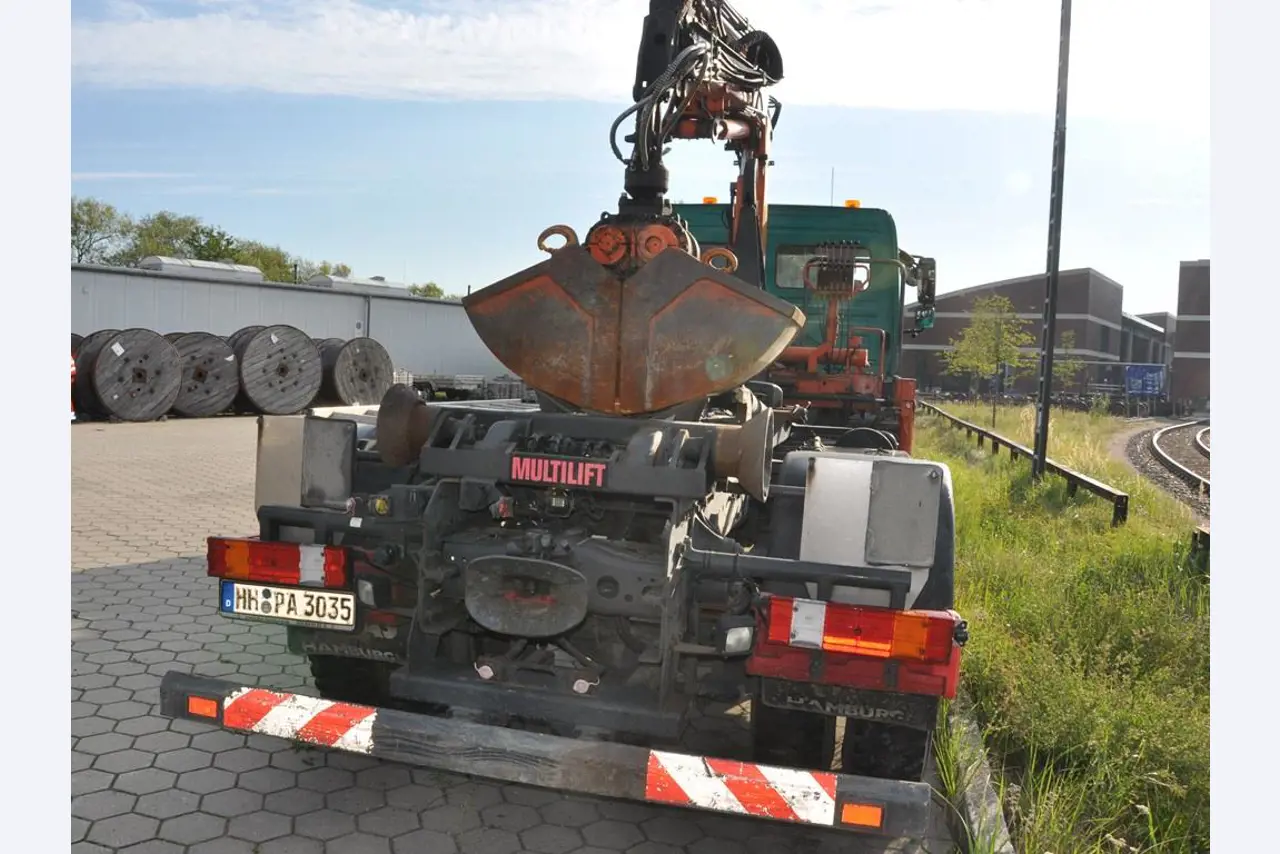 diverse schwimmende Arbeitsgeräte-5