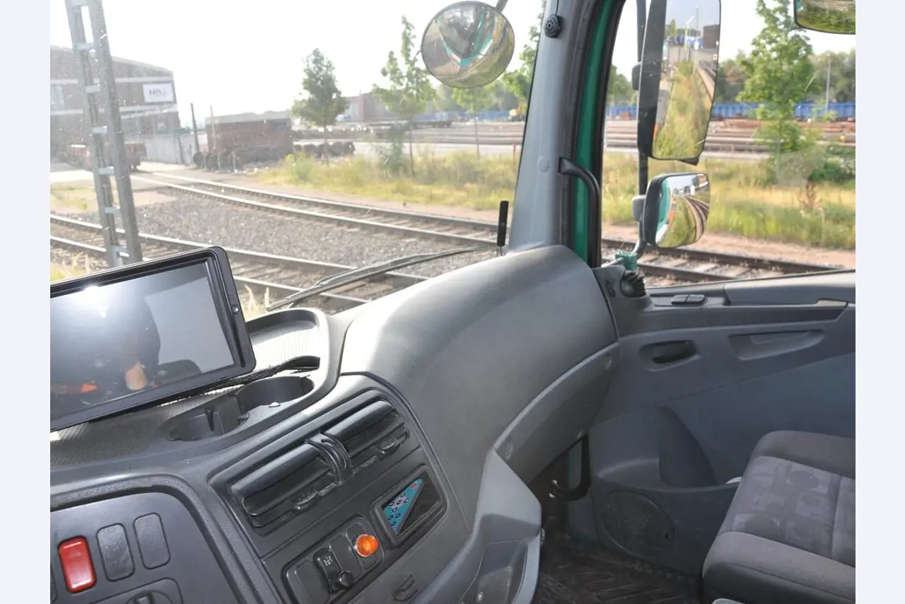 diverse schwimmende Arbeitsgeräte-8