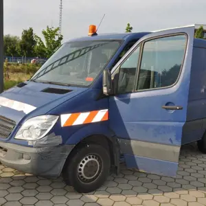 Zamknięta skrzynia ciężarówki Mercedes Benz 906 KA 30 Sprinter