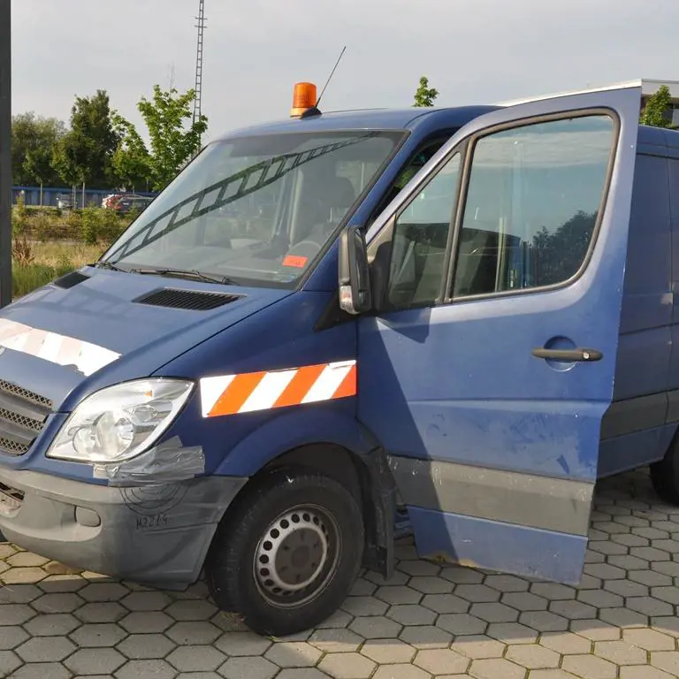 Camion caisse fermée Mercedes Benz 906 KA 30 Sprinter