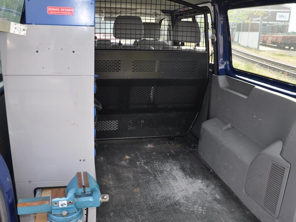 divers outils de travail flottants-12