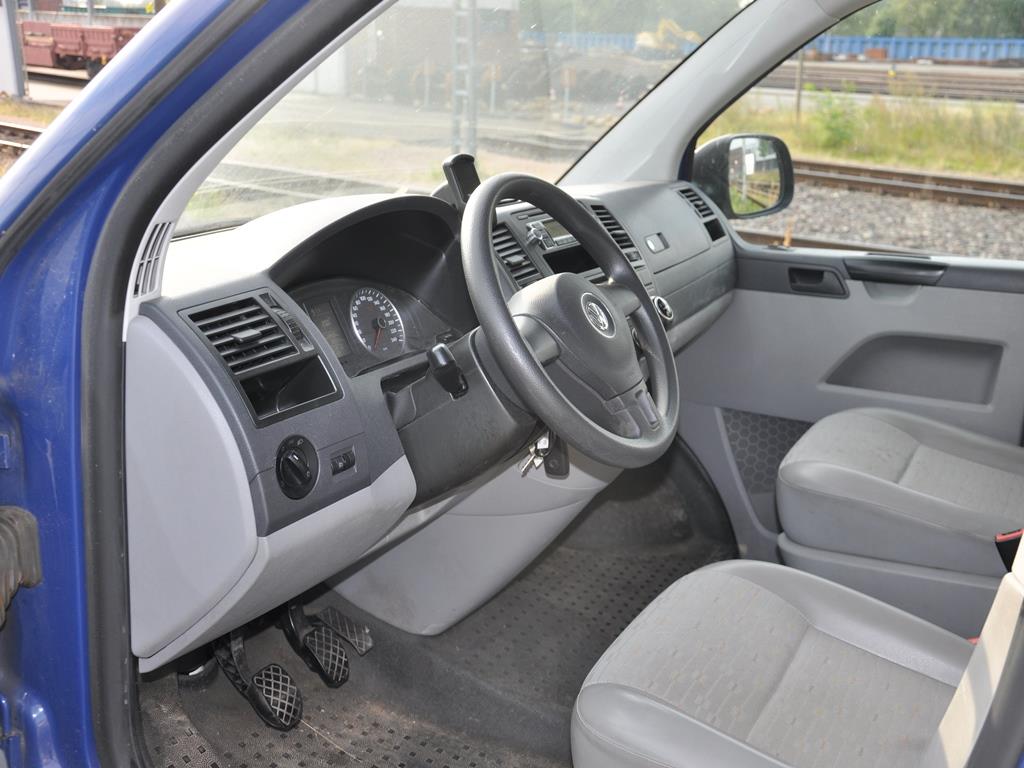 divers outils de travail flottants-8