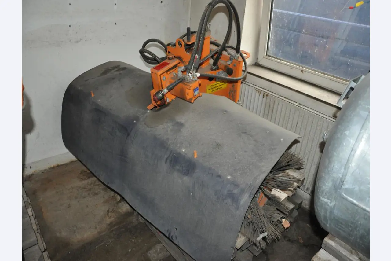 Različni plavajoči pripomočki-1