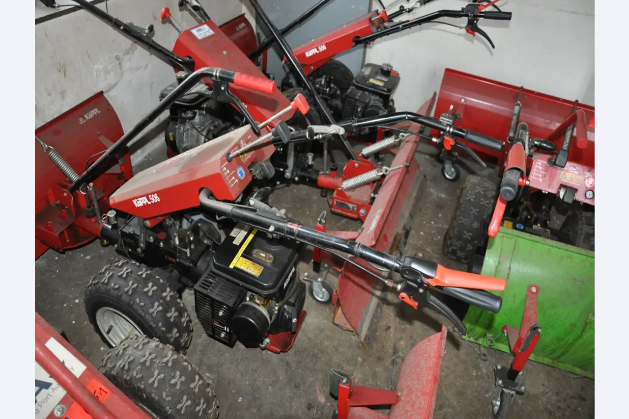 diverse schwimmende Arbeitsgeräte-1