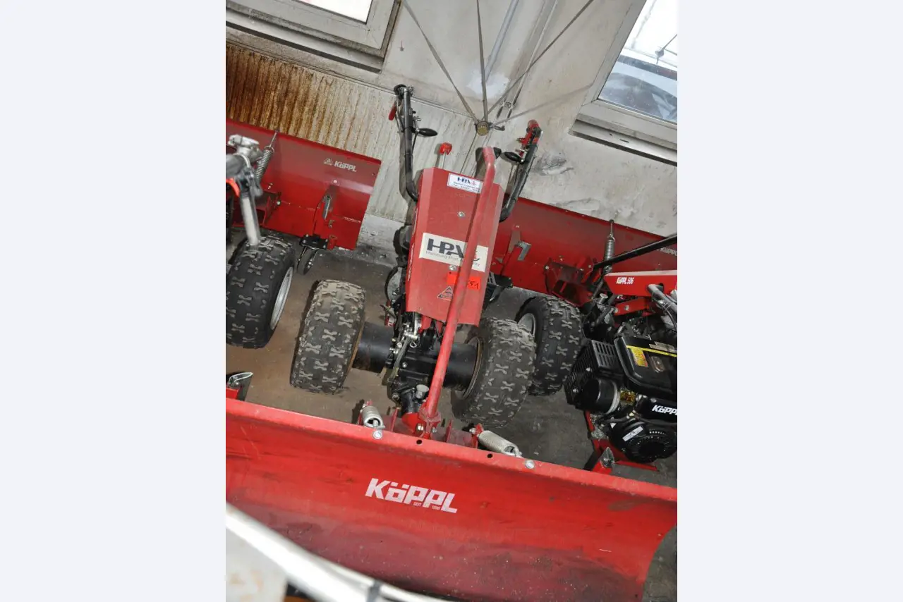 diverse schwimmende Arbeitsgeräte-1