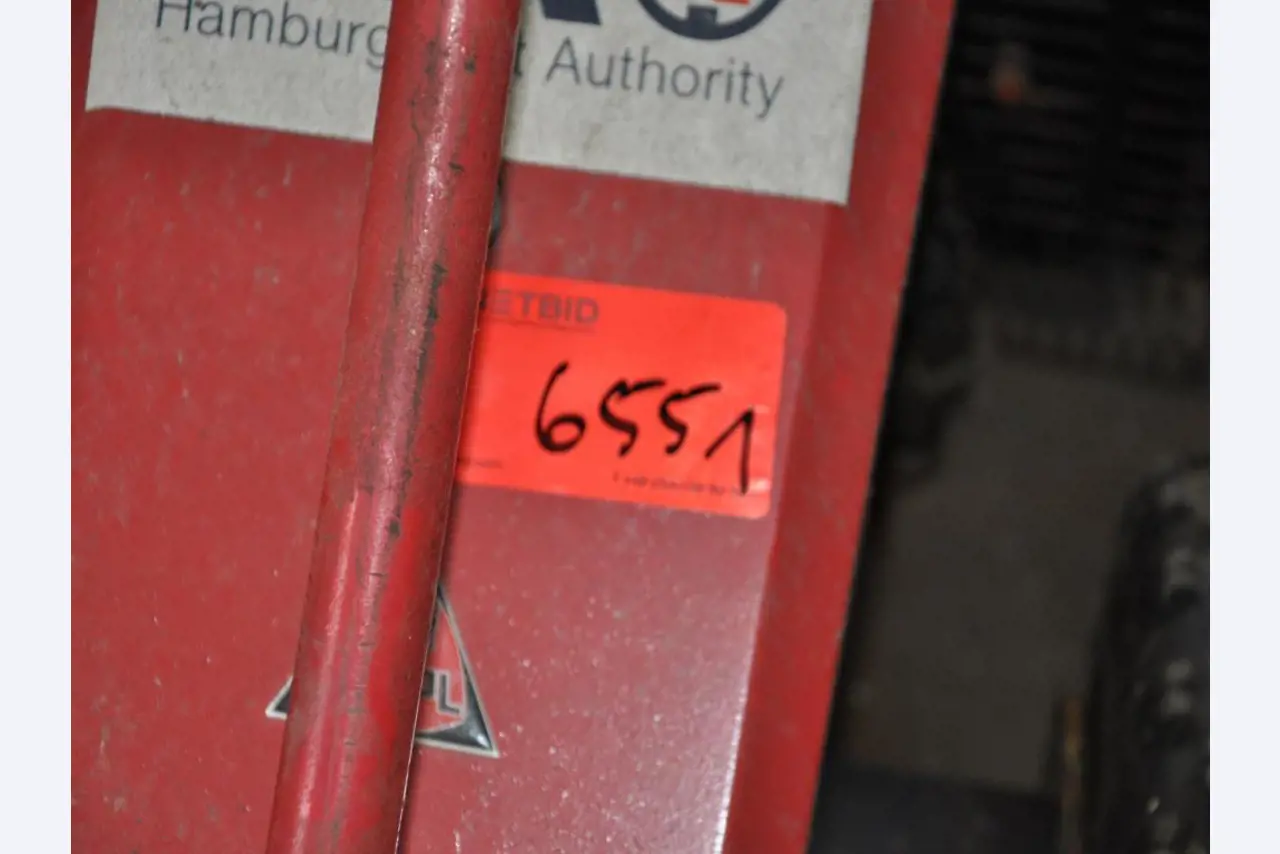 diverse schwimmende Arbeitsgeräte-2