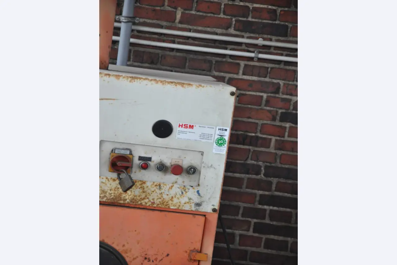 diverse schwimmende Arbeitsgeräte-3