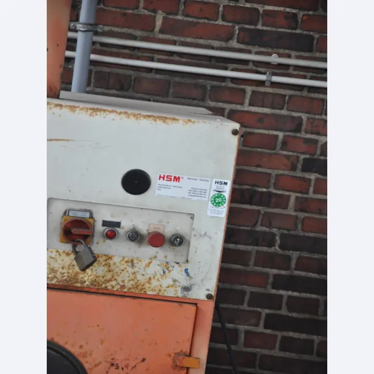 diverse schwimmende Arbeitsgeräte-3