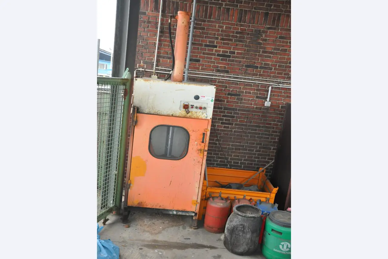 diverse schwimmende Arbeitsgeräte-1