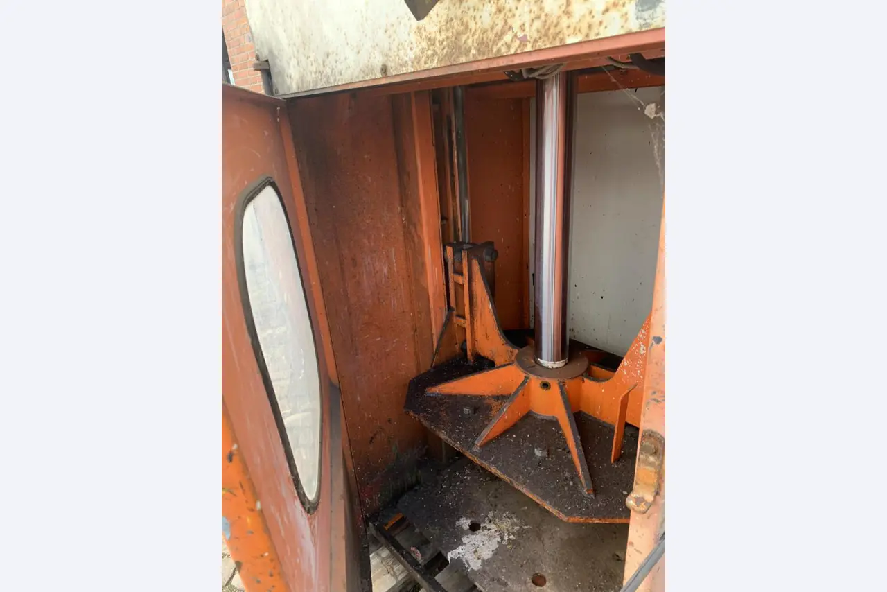 diverse schwimmende Arbeitsgeräte-4