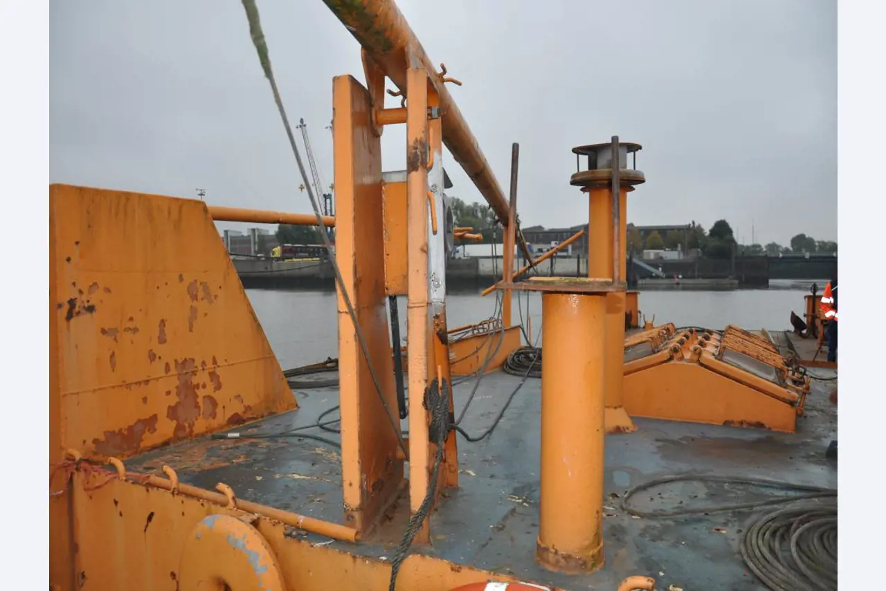 Diversos utensílios flutuantes-19