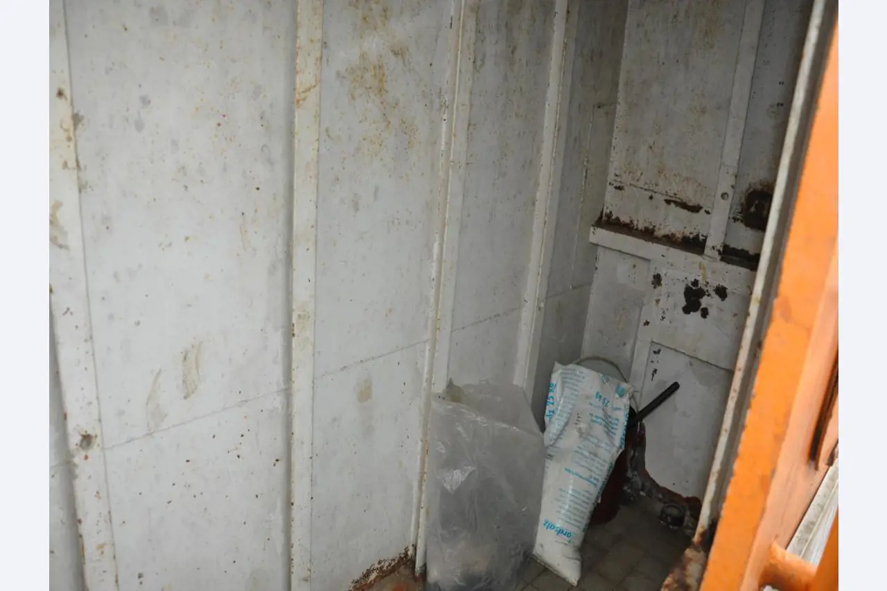 Diversos utensílios flutuantes-34