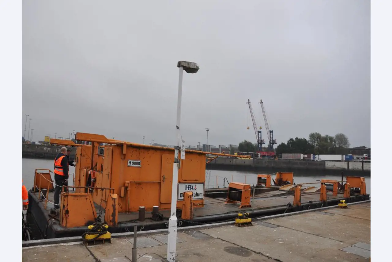 Diversos utensílios flutuantes-35